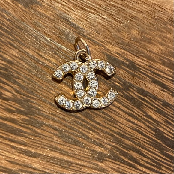 CHANEL Swarovski Charm Zipper Pull with 18k Gold Necklace - Picture 4 of 8